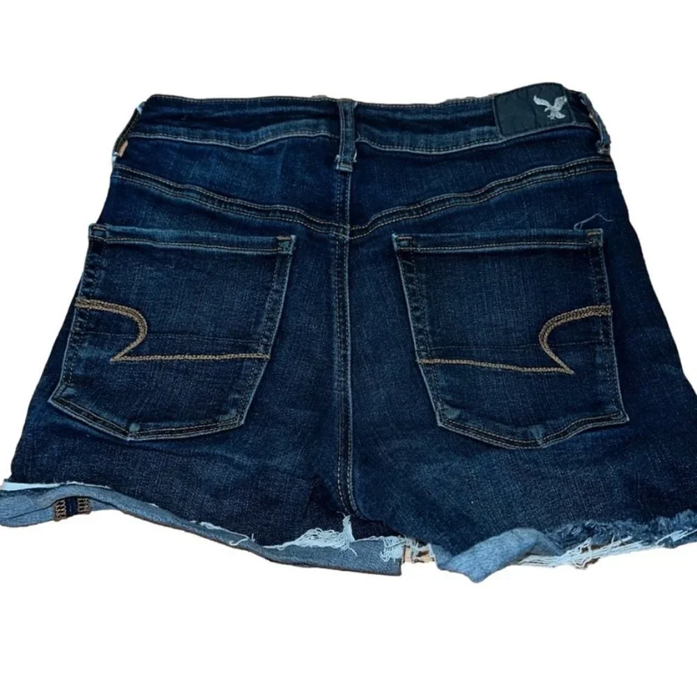 𝅺AMERICAN Eagle Dark Wash Super Hi-Rise Shortie - 4 - Picture 2 of 3